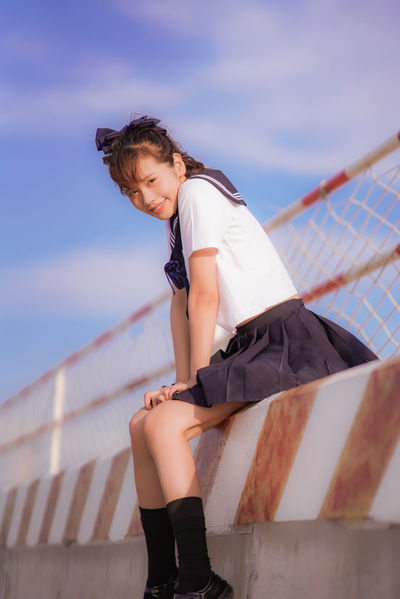 小萝莉献身取精图片
