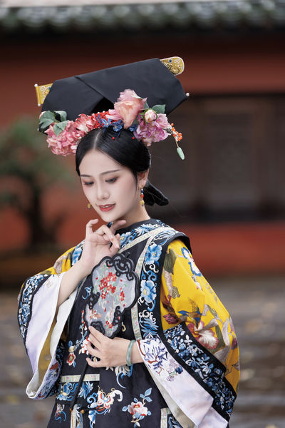 和朋友换娶妻当面做3p