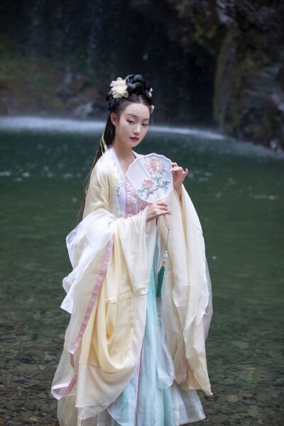 亚洲一区二区三区四区电影