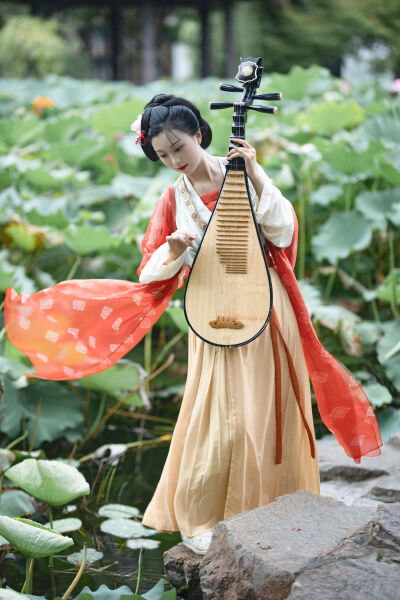 坐在学长的棒子上写作业
