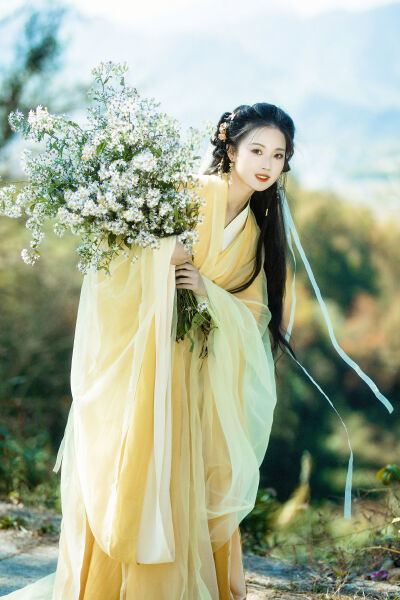 老师含紧一点h边做边走电影